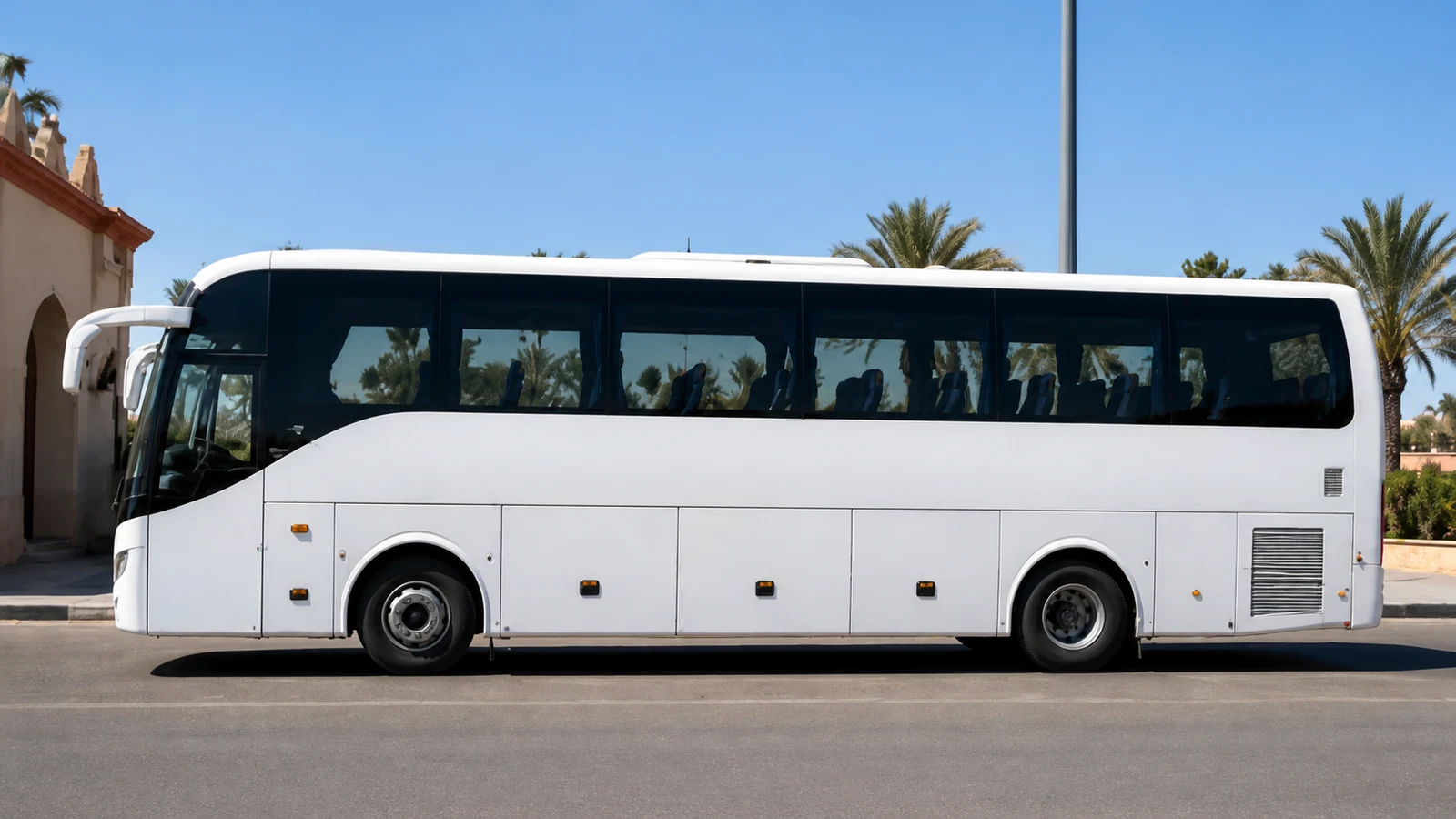 صورة السؤال D-BUS-Q08: يمكن يوصل الطول الأقصى لهاد النوع من الحافلات إلى: