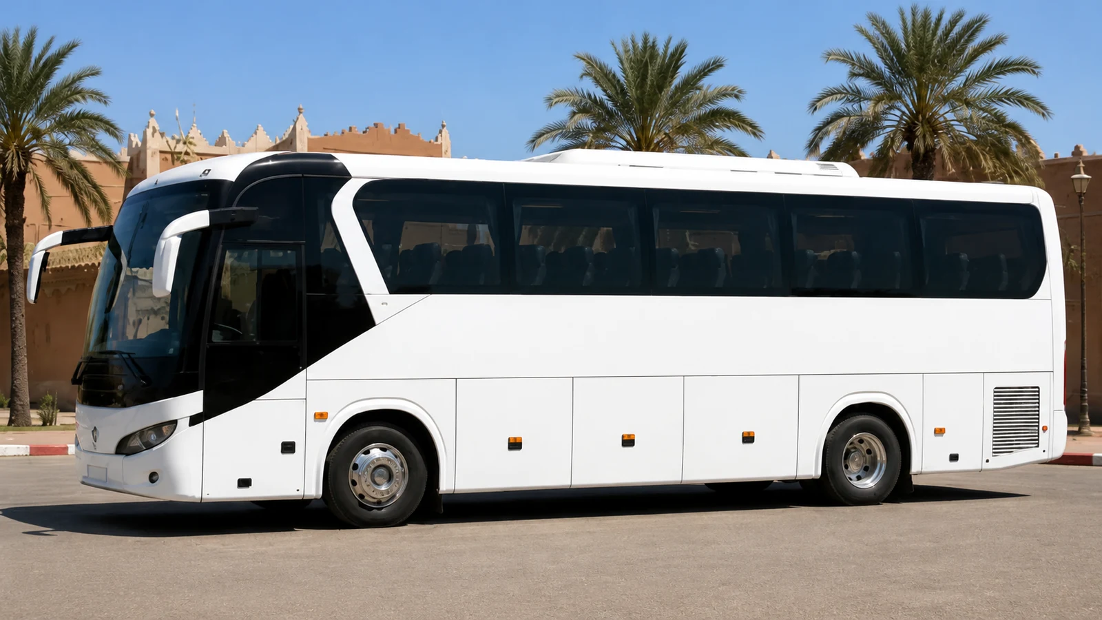 صورة السؤال D-BUS-Q09: العلو الأقصى المسموح به لحافلات نقل الركاب هو: