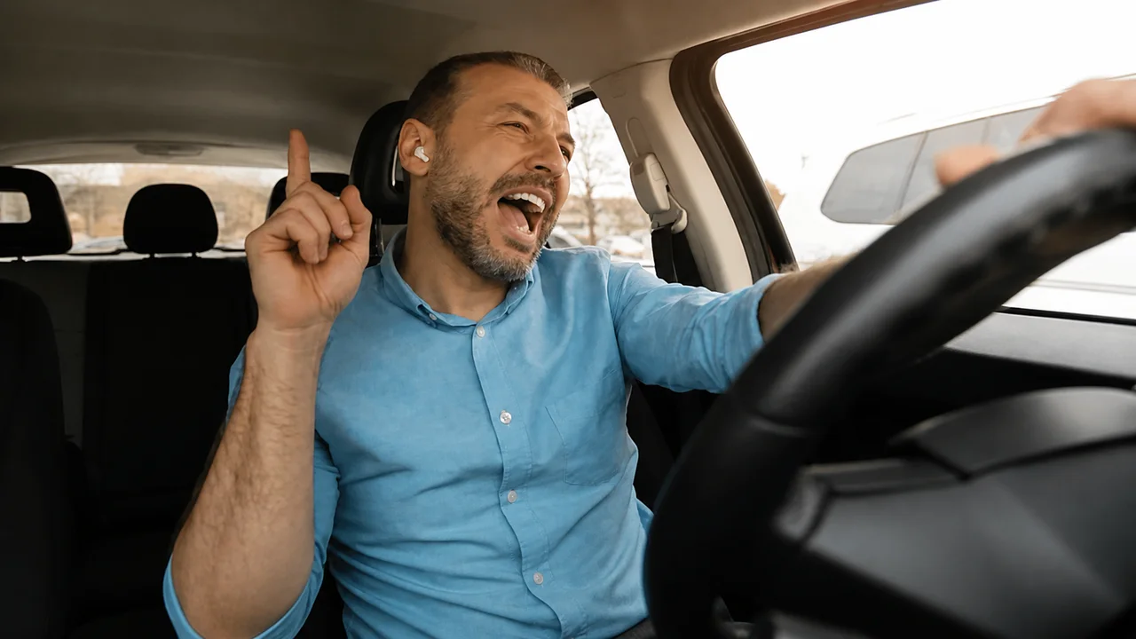 صورة السؤال S11-Q10: الاستماع إلى الموسيقى بصوت عالي ممكن يشوش على السياقة :