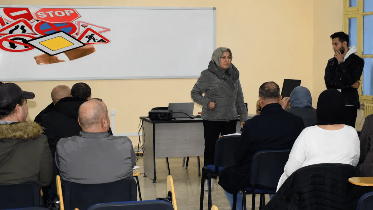 صورة السؤال S13-Q37: إجراء دورة تكوينية إجباري :