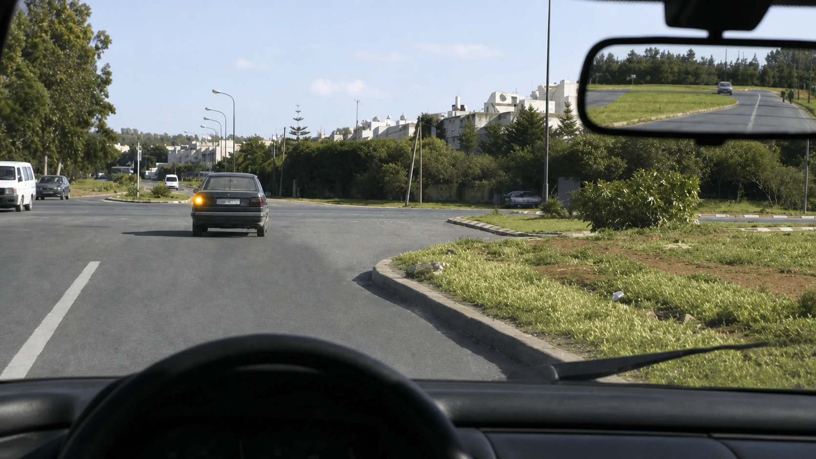 صورة السؤال S15-Q33: يمكن لي نتجاوز هاد السيارة من ليمن :
